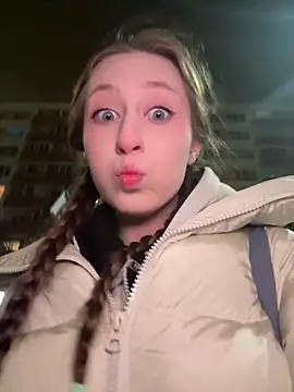 FroggyAnna online show from December 3, 2025, 3:10 pm