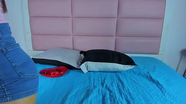 Snapshot of Aliss_Aron chatting on March 27, 2026, 7:46 pm Aliss Aron online show from March 27, 2026, 7:46 pm