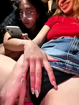 Snapshot of PussyLoversShow chatting on October 12, 2025, 12:20 am PussyLoversShow online show from October 12, 2025, 12:20 am