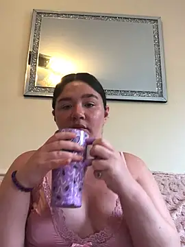 Snapshot of Imogenbabyyy chatting on May 13, 2026, 10:01 am Imogenbabyyy online show from May 13, 2026, 10:01 am