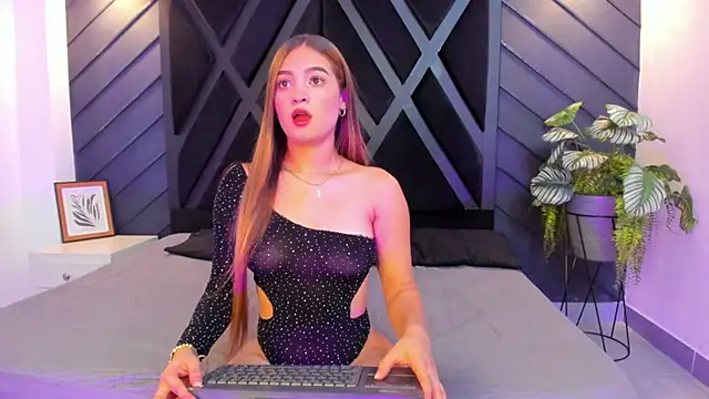 Snapshot of Alana_cox_ chatting on October 20, 2025, 11:27 pm Alana cox online show from October 20, 2025, 11:27 pm