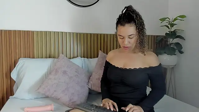 angie leonn online show from October 15, 2025, 12:27 pm