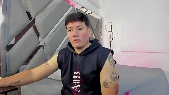 Snapshot of ZoeandEthan chatting on October 11, 2025, 6:39 pm ZoeandEthan online show from October 11, 2025, 6:39 pm