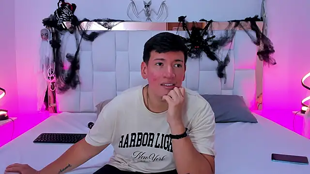 Snapshot of ZoeandEthan chatting on October 16, 2025, 6:31 pm ZoeandEthan online show from October 16, 2025, 6:31 pm