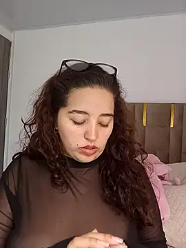LoanaSantos online show from April 30, 2026, 10:25 pm