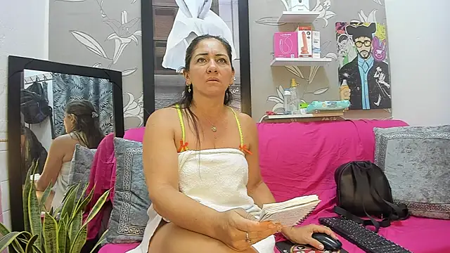 KarinaLiveCam online show from September 9, 2025, 2:55 am