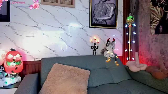 Snapshot of sarawolff chatting on October 22, 2025, 2:23 am sarawolff online show from October 22, 2025, 2:23 am