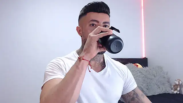 Snapshot of andrea_de_lucaa chatting on September 9, 2025, 2:55 am andrea de lucaa online show from September 9, 2025, 2:55 am