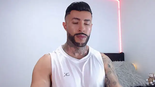 Snapshot of andrea_de_lucaa chatting on October 3, 2025, 2:41 am andrea de lucaa online show from October 3, 2025, 2:41 am