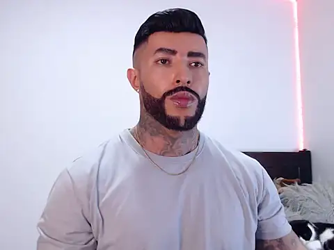Snapshot of andrea_de_lucaa chatting on October 9, 2025, 3:37 am andrea de lucaa online show from October 9, 2025, 3:37 am