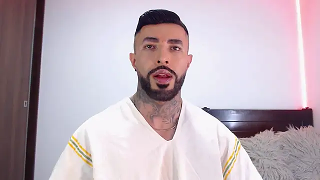 andrea de lucaa online show from February 3, 2026, 4:10 am