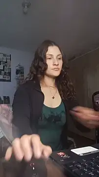 Snapshot of lindasyt chatting on February 27, 2026, 2:33 am lindasyt online show from February 27, 2026, 2:33 am