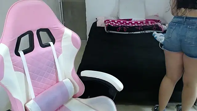 Snapshot of Amber09raiden chatting on October 7, 2025, 4:59 pm Amber09raiden online show from October 7, 2025, 4:59 pm