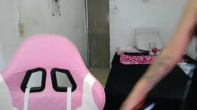 Snapshot of Amber09raiden chatting on October 8, 2025, 4:59 pm Amber09raiden online show from October 8, 2025, 4:59 pm