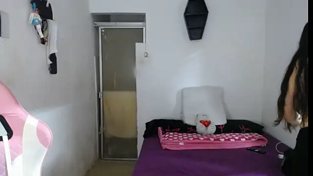 Snapshot of Amber09raiden chatting on October 11, 2025, 11:14 pm Amber09raiden online show from October 11, 2025, 11:14 pm