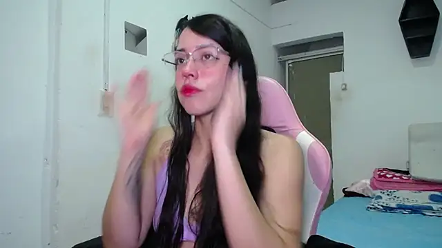 Snapshot of Amber09raiden chatting on November 17, 2025, 7:30 pm Amber09raiden online show from November 17, 2025, 7:30 pm