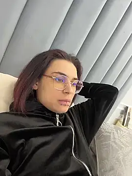 VioletAsh online show from May 4, 2026, 4:52 am