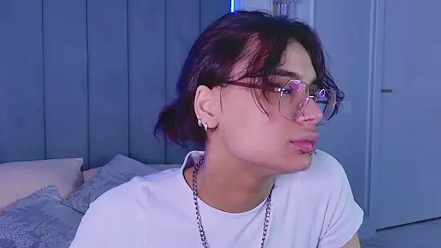 VioletAsh online show from June 23, 2026, 4:32 am