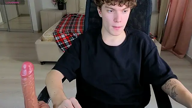 DYLAN  WILSON online show from September 11, 2025, 10:37 am