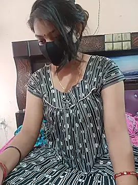 Snapshot of Priyanka_Pal chatting on May 15, 2026, 2:40 am Priyanka Pal online show from May 15, 2026, 2:40 am