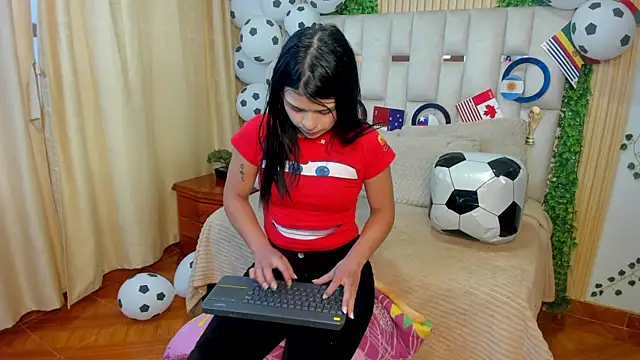 Snapshot of Jade_Nmm chatting on June 16, 2026, 5:04 pm Jade Nmm online show from June 16, 2026, 5:04 pm