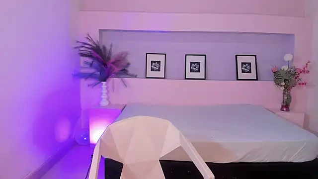 Snapshot of MiaLux5 chatting on September 19, 2025, 1:45 pm MiaLux5 online show from September 19, 2025, 1:45 pm