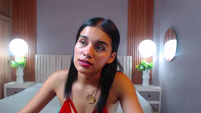 Snapshot of MiaLux5 chatting on October 18, 2025, 2:18 pm MiaLux5 online show from October 18, 2025, 2:18 pm