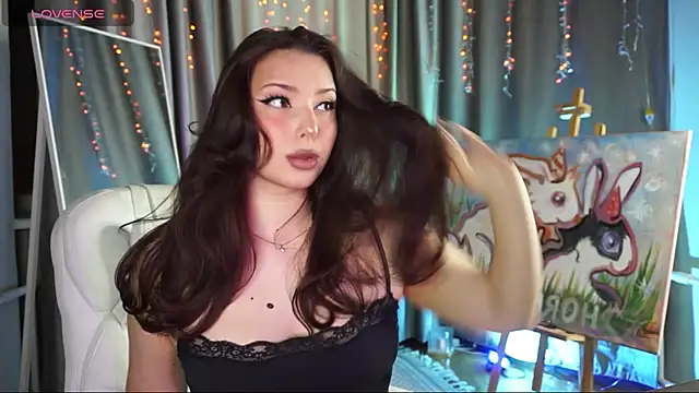 Lucy louras online show from November 14, 2025, 12:37 pm