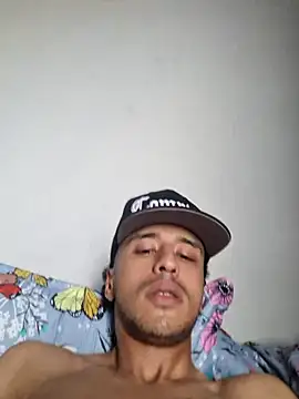 Santi2323xxX online show from May 6, 2026, 9:42 pm