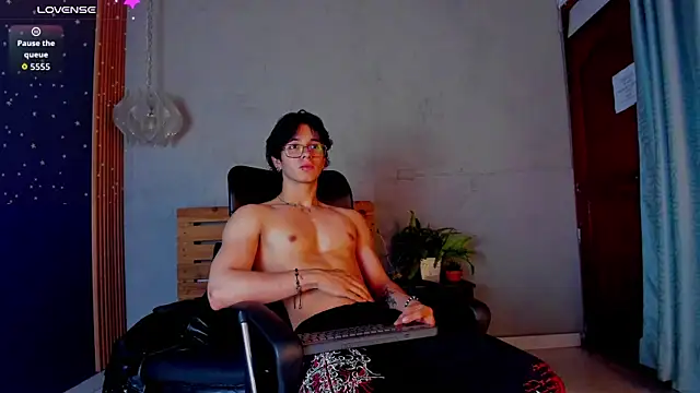 Markuss   online show from September 19, 2025, 2:35 am