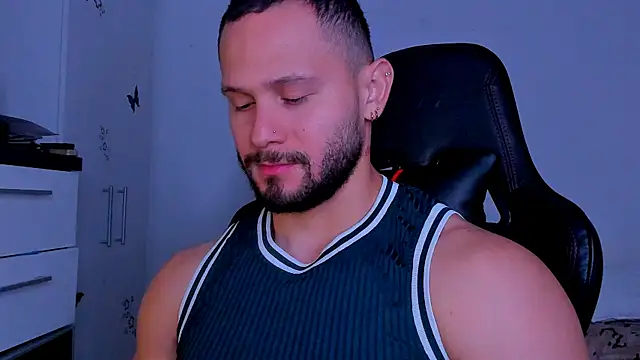 andrewcorey1 online show from September 24, 2025, 4:27 am