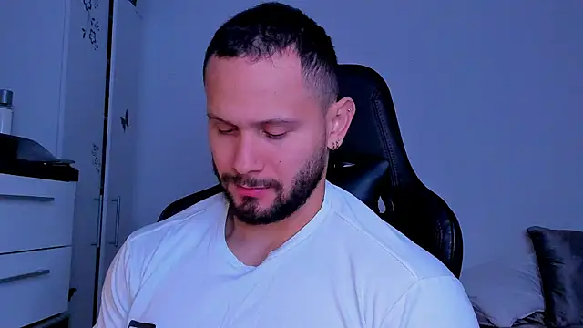 andrewcorey1 online show from September 25, 2025, 5:11 am