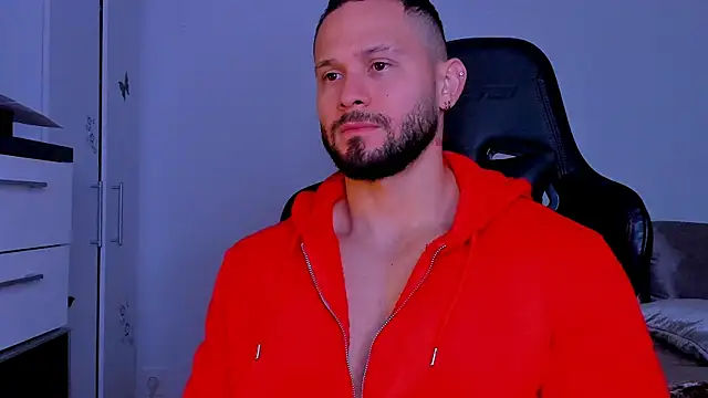 andrewcorey1 online show from October 1, 2025, 5:46 am