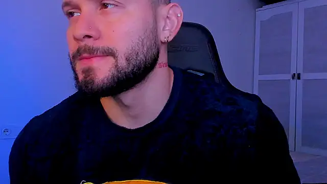 andrewcorey1 online show from October 6, 2025, 5:16 am