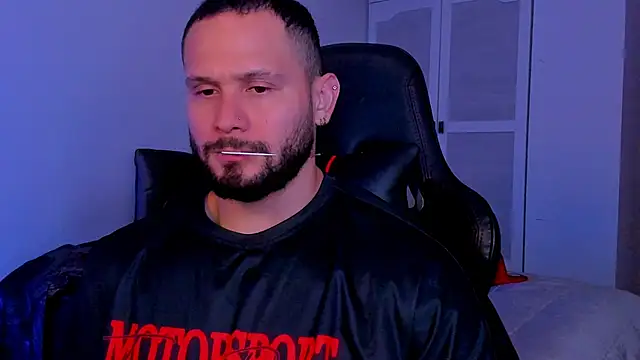 andrewcorey1 online show from October 7, 2025, 4:26 pm