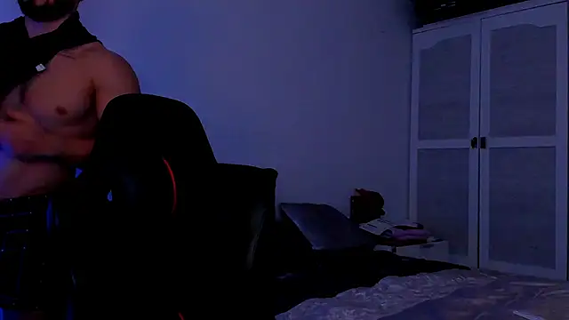 andrewcorey1 online show from October 8, 2025, 5:38 am