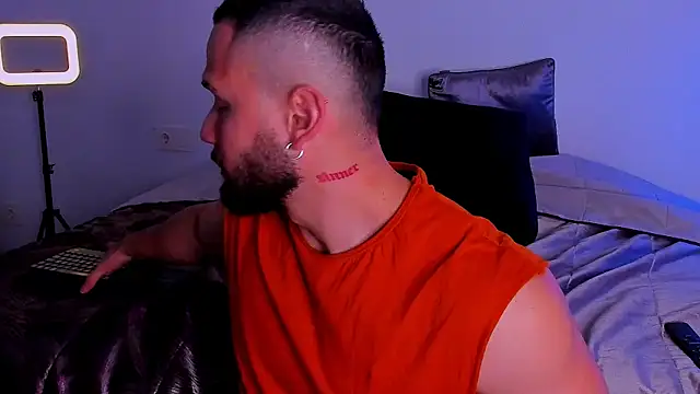 andrewcorey1 online show from October 28, 2025, 11:25 am