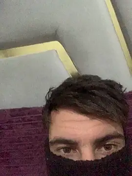 3Omar45 online show from November 18, 2025, 10:47 pm