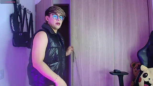 Snapshot of brunothompson3 chatting on October 13, 2025, 12:43 am brunothompson3 online show from October 13, 2025, 12:43 am