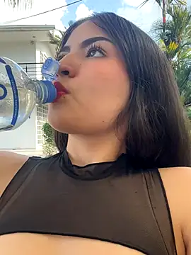 Snapshot of Gaby-Herrera chatting on October 5, 2025, 8:18 pm Gaby-Herrera online show from October 5, 2025, 8:18 pm