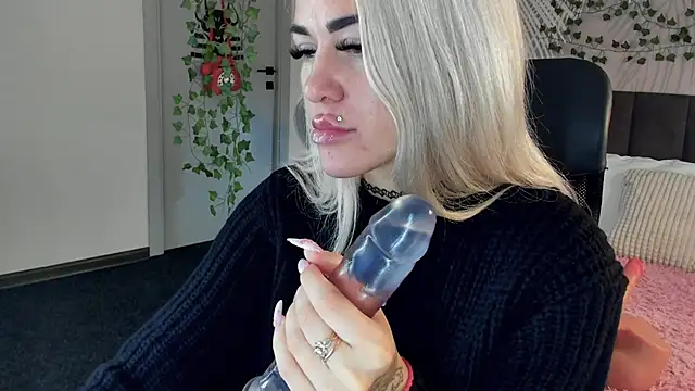 Kira Key online show from November 10, 2025, 1:59 am