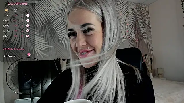 Snapshot of Kira_Key chatting on March 1, 2026, 8:49 am Kira Key online show from March 1, 2026, 8:49 am