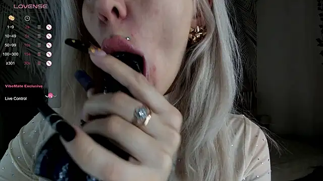 Snapshot of Kira_Key chatting on March 10, 2026, 1:54 am Kira Key online show from March 10, 2026, 1:54 am