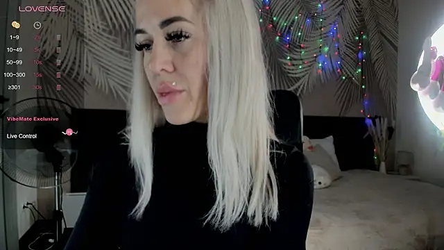 Snapshot of Kira_Key chatting on March 11, 2026, 8:53 am Kira Key online show from March 11, 2026, 8:53 am