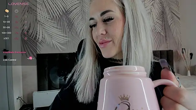 Snapshot of Kira_Key chatting on March 13, 2026, 8:54 am Kira Key online show from March 13, 2026, 8:54 am