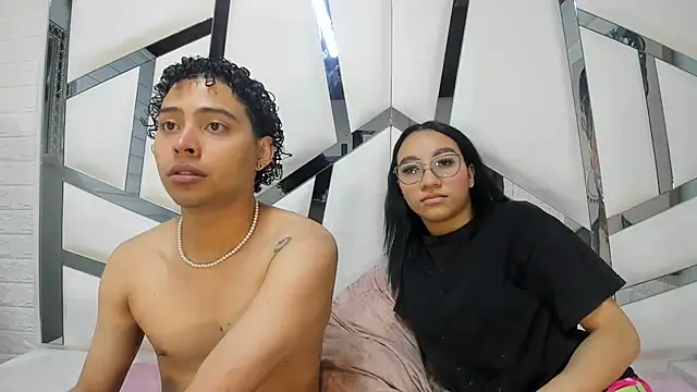 KiaraandEnzzo  online show from September 11, 2025, 3:39 am