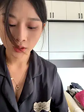 Alissa AA online show from September 22, 2025, 6:48 am