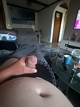 bigdicksklave online show from May 18, 2026, 5:52 pm
