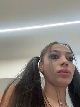 Snapshot of Bella_Vixen_ chatting on September 28, 2025, 7:30 pm Bella Vixen  online show from September 28, 2025, 7:30 pm