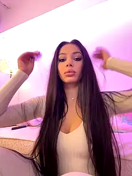 Snapshot of Bella_Vixen_ chatting on October 20, 2025, 7:14 pm Bella Vixen  online show from October 20, 2025, 7:14 pm